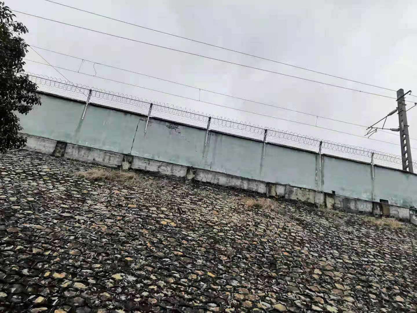 中国铁路广州段沿线两边围墙翻新，全系选用